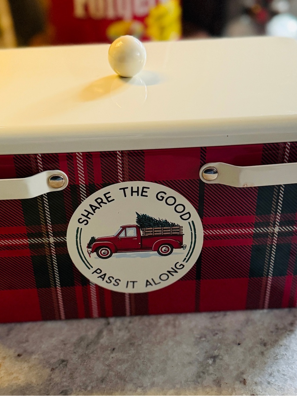 "2021"  Hallmark THE GIVING TIN   "Share The Good Pass It Along"  Decorative Tin
